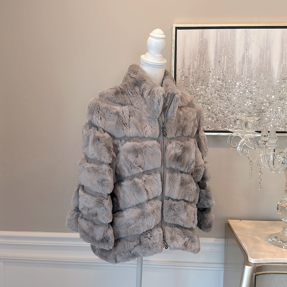 Women fur and suede Jacket. Light gray. Satin liner